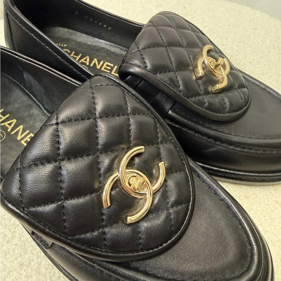 CHANEL INTERLOCKING CC LOGO LAMBSKIN LOAFERS SZ 36 - Picture 8 of 10